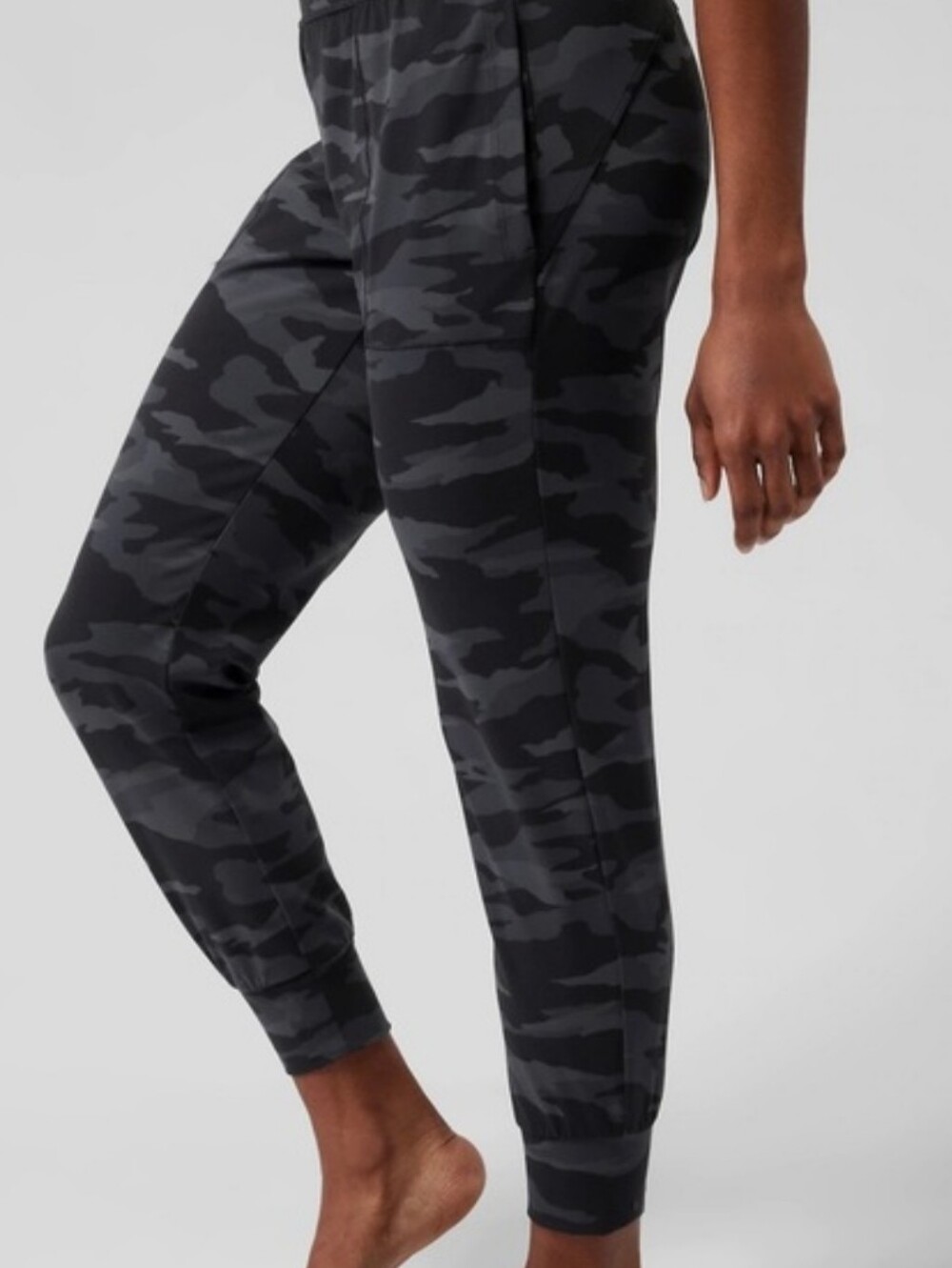 ATHLETA Salutation Camo Jogger XXS